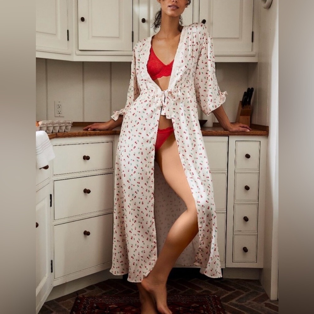 Free People x Intimately NWT First Blush Robe Ivory Combo Size XS Silky Feminine